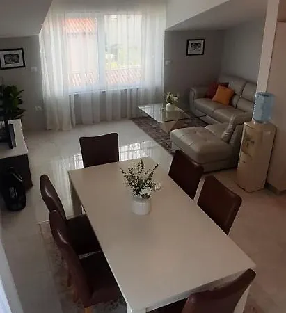 Apartment Valdebek With Pool Pula