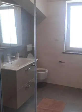 Valdebek With Pool פולה