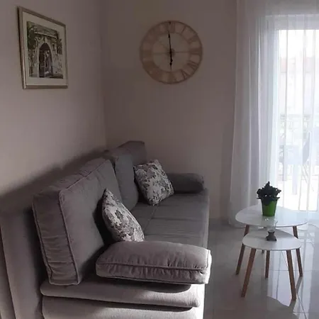 Apartment Valdebek With Pool