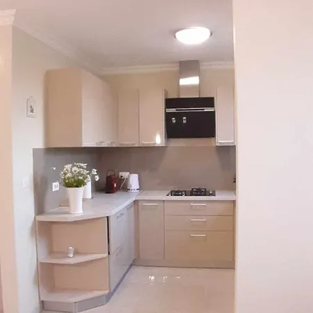 Apartment Valdebek With Pool *