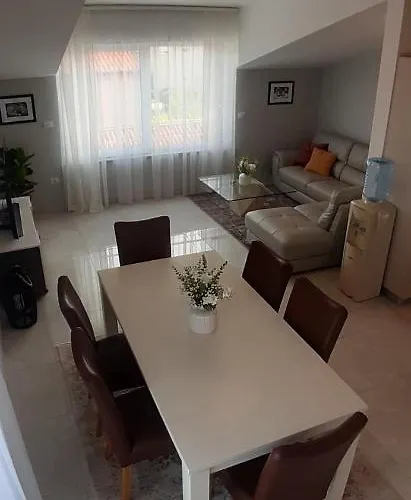 Appartement Valdebek With Pool Pula