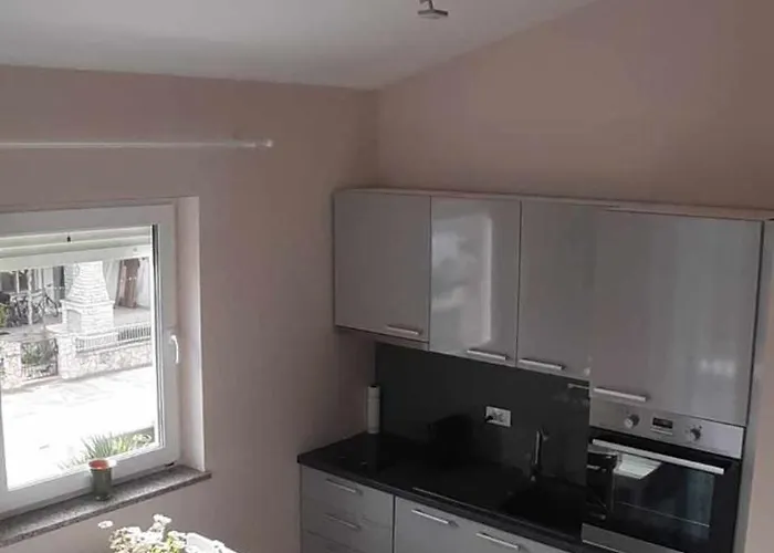 Valdebek With Pool Pula