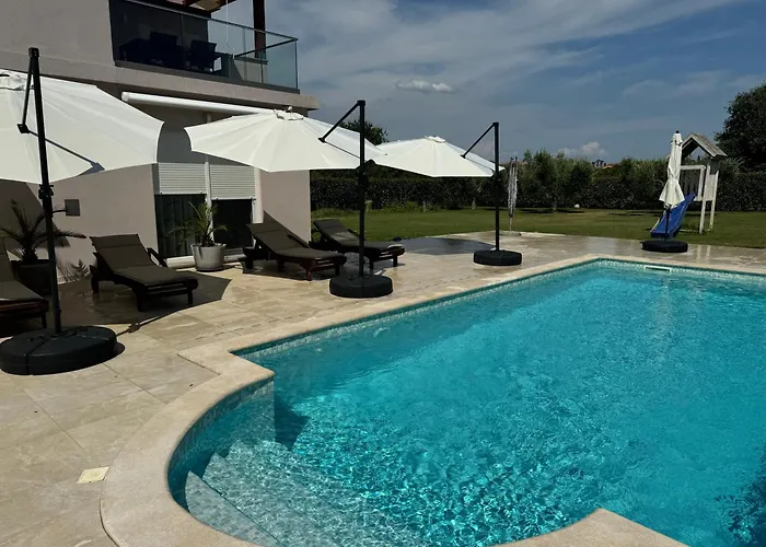 Valdebek With Pool Apartment *