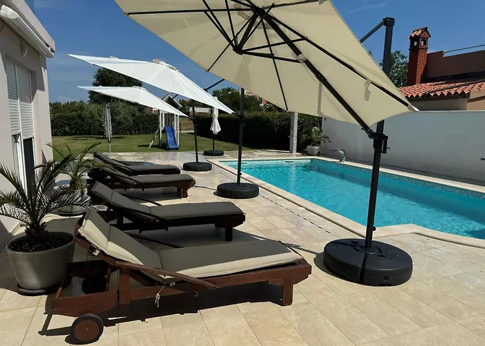 Valdebek With Pool * Pula