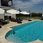 Valdebek With Pool شقة *