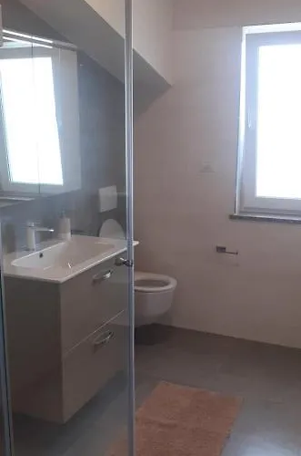 Valdebek With Pool Pula